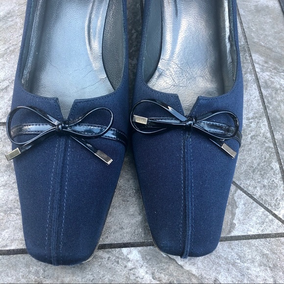 Stuart Weitzman Kitten Heel with Bow - Picture 6 of 10